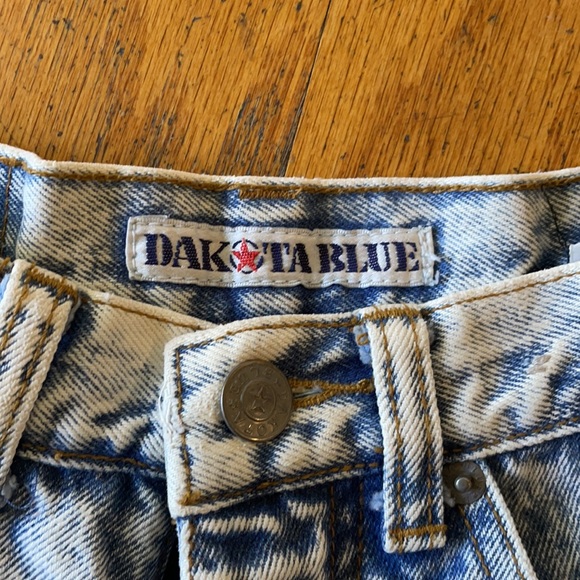 Acid wash high waisted denim shorts - Picture 2 of 6